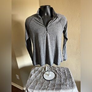 Lady’s casual Skechers long sleeve